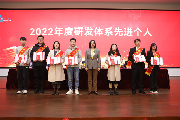 167662466759930361A5.jpg 颁奖3.jpg