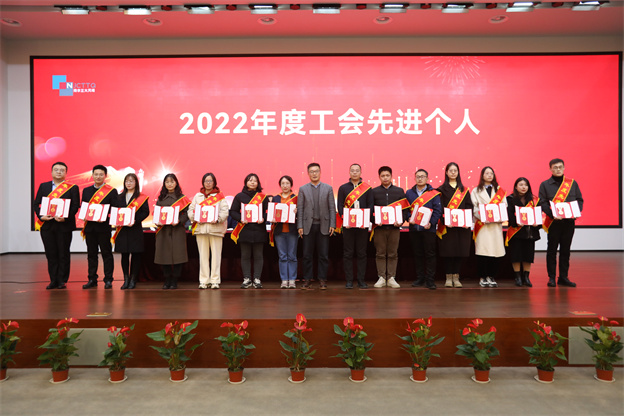 167662473754443871EC.jpg 颁奖10.jpg